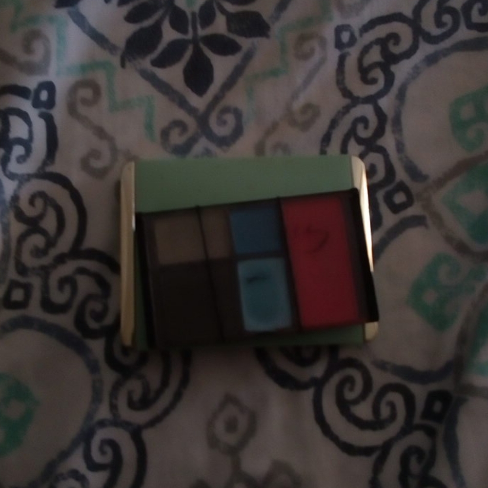 Makeup - Picture 7 of 8